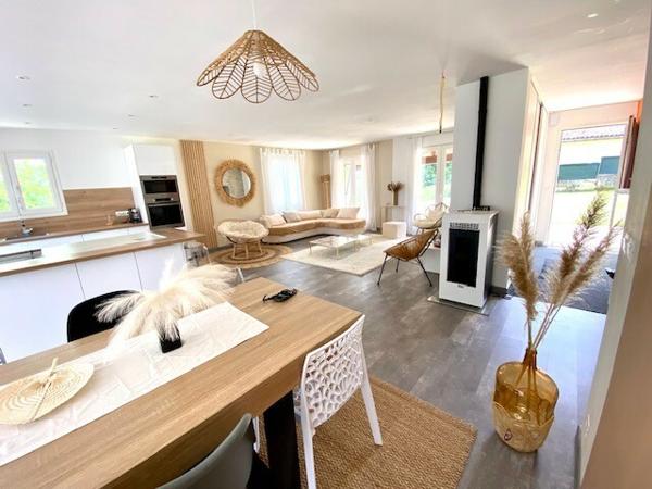 Pavie - Maison de plain-pied rénovée 124m2 avec jardin clôturé