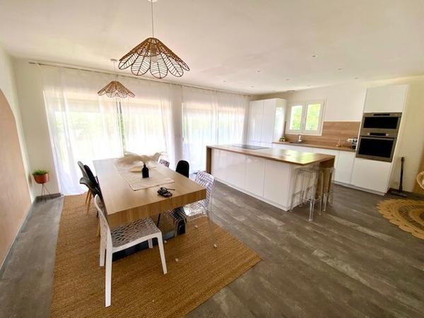 Pavie - Maison de plain-pied rénovée 124m2 avec jardin clôturé