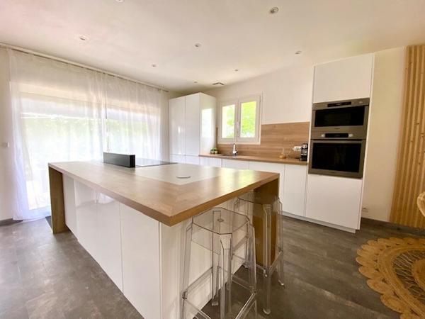 Pavie - Maison de plain-pied rénovée 124m2 avec jardin clôturé