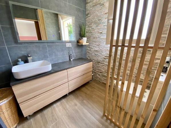 Pavie - Maison de plain-pied rénovée 124m2 avec jardin clôturé