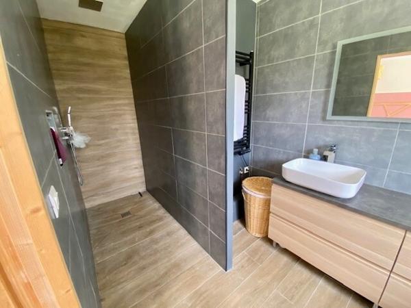 Pavie - Maison de plain-pied rénovée 124m2 avec jardin clôturé