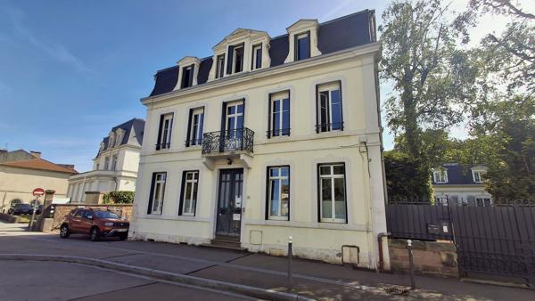 Immeuble Epinal, 3 niveaux, 21 pièce(s) 385 m2