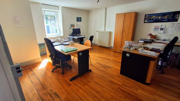 Immeuble Epinal, 3 niveaux, 21 pièce(s) 385 m2