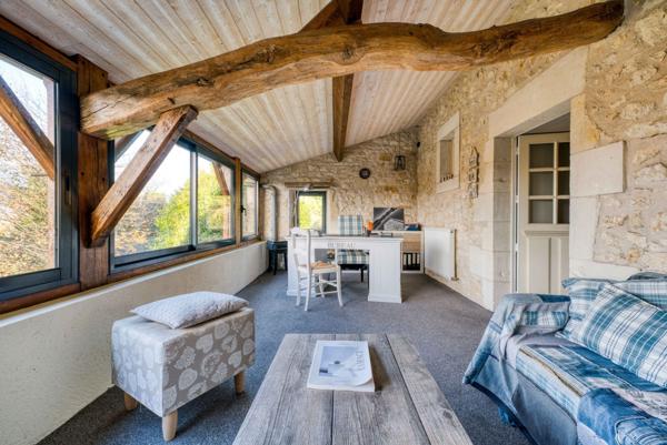 DOMAINE RARE ENTRE ROYAN ET SAINTES AVEC SUITES ET DEPENDANCES HAUT DE GAMME