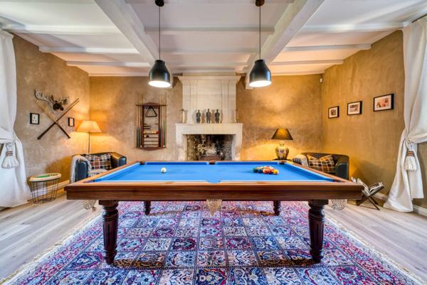 DOMAINE RARE ENTRE ROYAN ET SAINTES AVEC SUITES ET DEPENDANCES HAUT DE GAMME