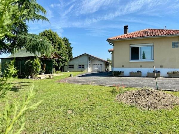 Auch - Un petit coin de paradis avec grandes dépendances