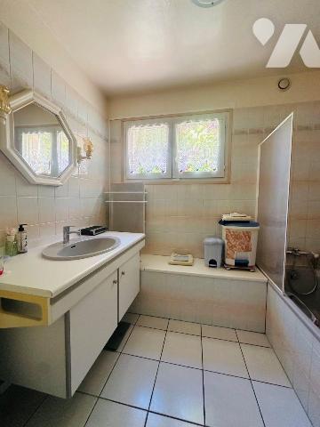 Maison à vendre à Perros-Guirec :

À quelques pas du centre-ville et de la plage de Trestraou...