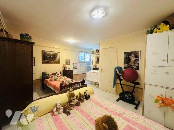 Maison à vendre à Perros-Guirec :

À quelques pas du centre-ville et de la plage de Trestraou...