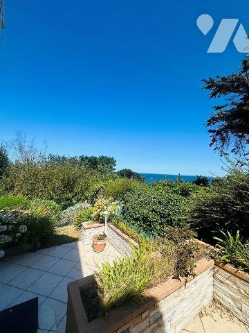 Maison à vendre à Perros-Guirec :

À quelques pas du centre-ville et de la plage de Trestraou...