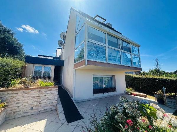 Maison à vendre à Perros-Guirec :

À quelques pas du centre-ville et de la plage de Trestraou...