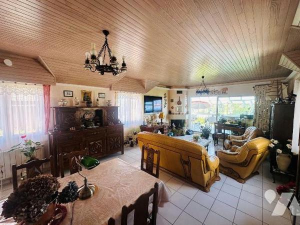 Maison à vendre à Perros-Guirec :

À quelques pas du centre-ville et de la plage de Trestraou...