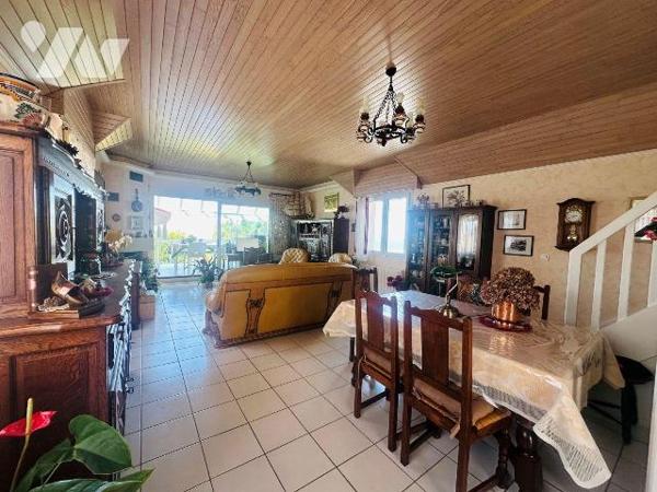 Maison à vendre à Perros-Guirec :

À quelques pas du centre-ville et de la plage de Trestraou...