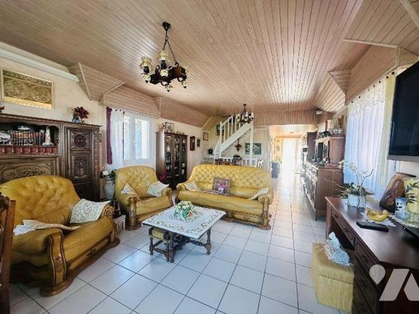 Maison à vendre à Perros-Guirec :

À quelques pas du centre-ville et de la plage de Trestraou...