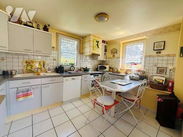 Maison à vendre à Perros-Guirec :

À quelques pas du centre-ville et de la plage de Trestraou...