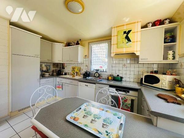 Maison à vendre à Perros-Guirec :

À quelques pas du centre-ville et de la plage de Trestraou...