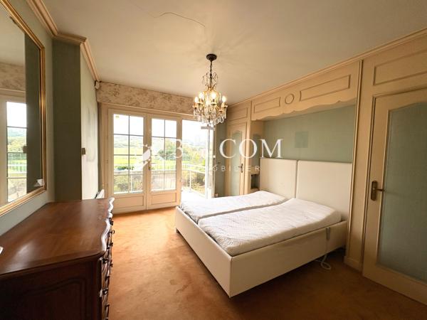 Maison
                                                                                                                                                                                                                                                                                                                        7 pièce(s)                                                                                                                                                                                                          4 chambre(s)                                                                                                                                                                                                          227  m²