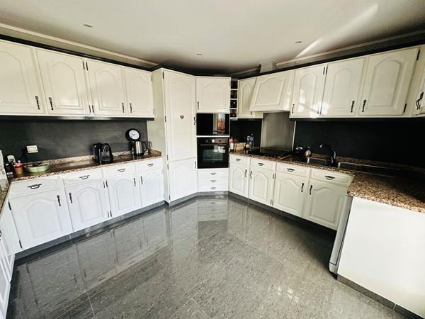 Maison BALLAN-MIRÉ 8 pièces