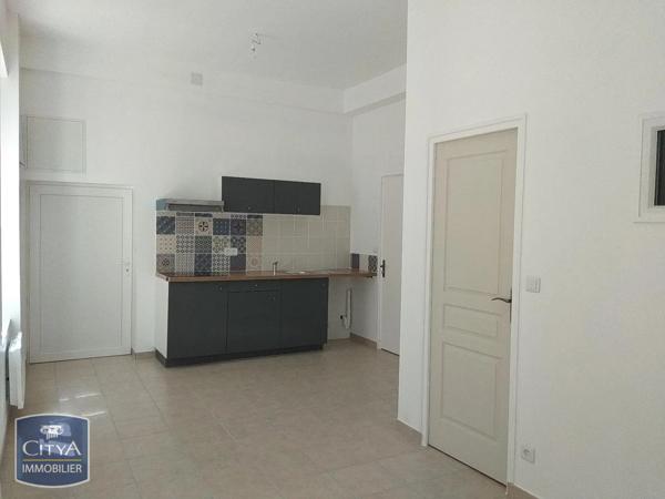 Appartement à louer 2 pièces 31.95m² Nîmes (30900)