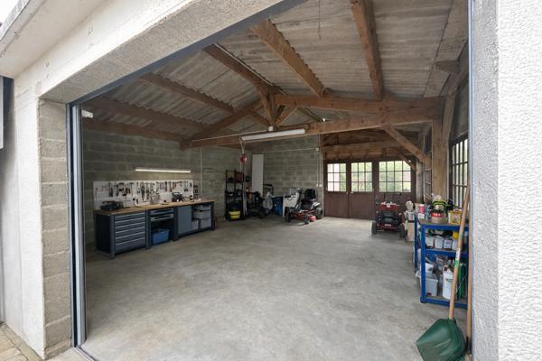 Single-storey 4-bedroom home with 48 m2 living space, garden
