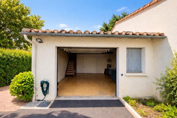 Single-storey 4-bedroom home with 48 m2 living space, garden