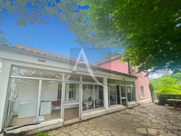 Maison en pierre, 5 chambres avec deux granges et accès privé au Lot