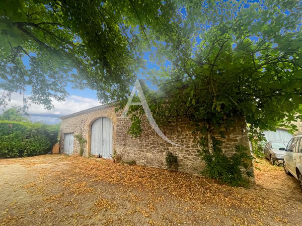Maison en pierre, 5 chambres avec deux granges et accès privé au Lot