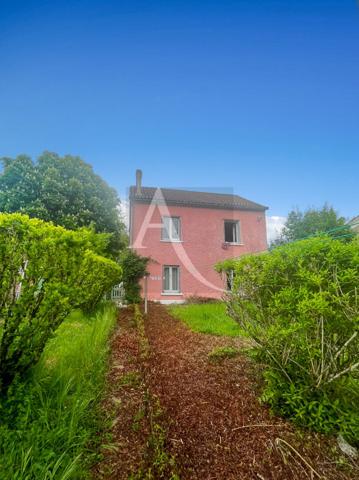 Maison en pierre, 5 chambres avec deux granges et accès privé au Lot
