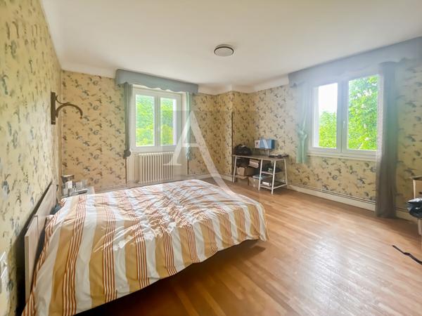 Maison en pierre, 5 chambres avec deux granges et accès privé au Lot