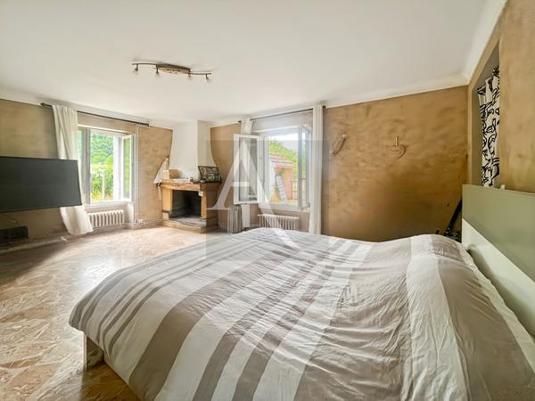 Maison en pierre, 5 chambres avec deux granges et accès privé au Lot