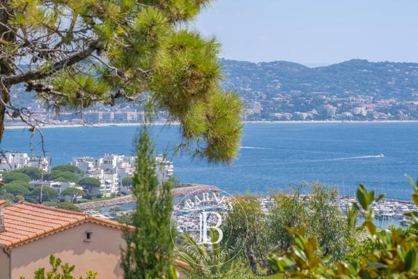 Mandelieu-la-Napoule, Villa 4 Chambres -  212 m² à vendre