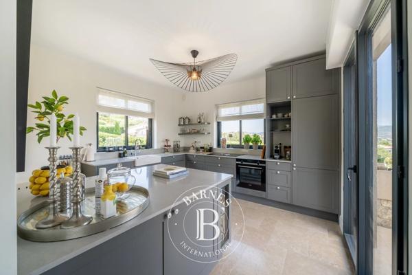 Mandelieu-la-Napoule, Villa 4 Chambres -  212 m² à vendre