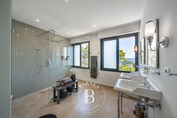 Mandelieu-la-Napoule, Villa 4 Chambres -  212 m² à vendre