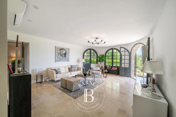 Mandelieu-la-Napoule, Villa 4 Chambres -  212 m² à vendre