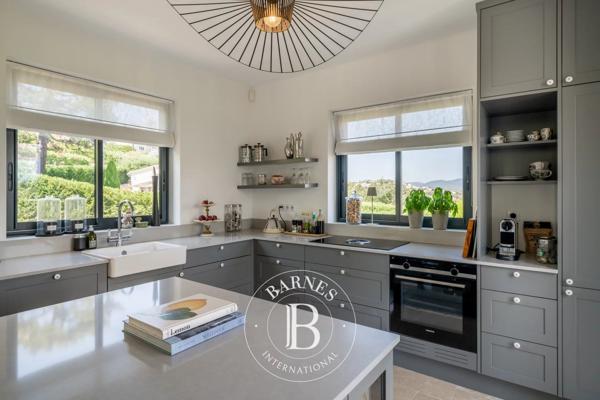 Mandelieu-la-Napoule, Villa 4 Chambres -  212 m² à vendre