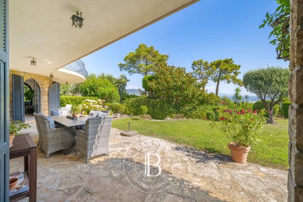 Mandelieu-la-Napoule, Villa 4 Chambres -  212 m² à vendre