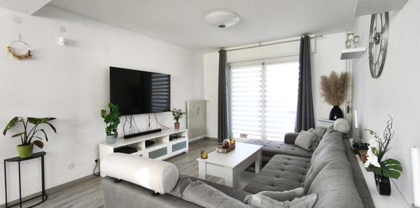 Magnifique appartement 4 pièces totalement rénové avec son garage et son parking