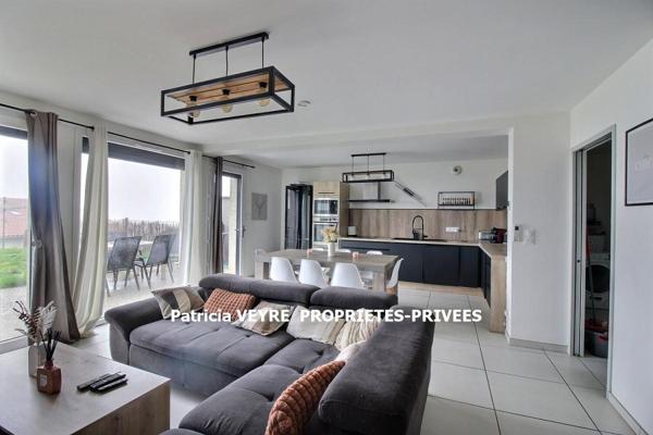 PLANFOY 42660 maison récente, trois chambres, garage sur 404 m² de terrain clos