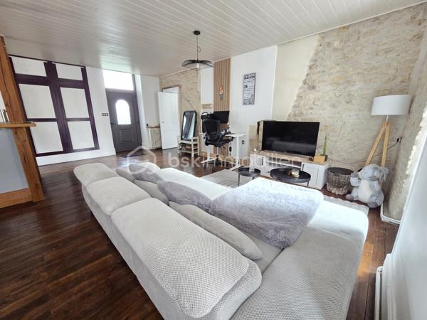 Magnifique appartement T3 de 101m² avec place de parking privative et cave en hypercentre ville de Nevers.

Situé dans une petite copropriété, au rez-de-jardin d'un immeuble sans ascenseur, dans un quartier très prisé de Nevers, en hyper centre ville, proche des écoles, commerces et commodités, nous vous présentons ce magnifique appartement de type T3 d'une surface Loi Carrez de 101m², proposant 3 pièces, comprenant une grande pièce de vie de 47m², composée d'un salon, d'un séjour,, d'une cuisine ouverte, aménagée et équipée, mais aussi d'une salle d'eau, d'un wc indépendant, de 2 chambres,, d'un dressing équipée et indépendant, d'un balcon, d'une terrasse ainsi qu'une grande cave voutée en pierres apparentes d'une surface de près de 90m².
Cet appartement propose une entrée sur une grande pièce de vie de près de 47m², pièce de vie composée d'un espace de cuisine ouverte aménagée et équipée, d'un espace salon et d'un espace séjour, pièce qui propose le charme des pierres apparentes et du parquet chêne authentique.
De la pièce de vie, un dégagement de couloir dessert un wc indépendant et une salle d'eau. 
A gauche de l'entrée, un autre dégagement de couloir dessert 2 chambres de 16m² et 18m², cette dernière disposant d'un placard penderie ainsi qu'un grand dressing indépendant et aménagée (mobiliers).
Cet appartement propose également une grande cave de près de 90m²en pierres apparentes dont une partie sert de chaufferie buanderie .

Tous les sols de cet appartement sont en parquet chêne authentique (entrée, dégagement , pièce de vie, dégagement, chambres et dressing), en parquet stratifié (dégagement et wc) ou en carrelage (salle d'eau), il dispose d'une isolation double vitrage Bois (huisseries) ou Alu (porte d'entrée et porte fenêtre), de volets bois standards ou volets persiennes bois, d'un chauffage de type gaz de ville avec une chaudière récente(2016) , ainsi qu"un ballon production d'eau chaude très récent (2026).
Aucune charge de copropriété car cet appartement fait partie d'un syndic bénévole.
Côté internet, il dispose de la fibre internet.
Côté pratique, il propose un grand balcon d'accueil de 8m², et un espace terrasse extérieure, ainsi qu'une place de parking privative.

Photos supplémentaires disponibles sur BSK IMMOBILIER > Nos conseillers > Olivier FRESLON.
Pour tout renseignement complémentaire ou pour une visite, contactez moi au 07.62.78.13.13

Les plus de cet appartement : Le quartier en hyper centre ville proches de toutes les commodités, l'environnement très calme, le syndic bénévole, son agencement intérieur et sa rénovation, son charme et son cachet,  avec sa grande pièce de vie  grand salon séjour, sa cuisine aménagée et équipée, son espace terrasse extérieure, ainsi que sa place de parking privative.sa cave.

Idéal pour un premier achat vous serez séduits par les atouts de ce bel appartement, c'est un vrai coup de coeur !!