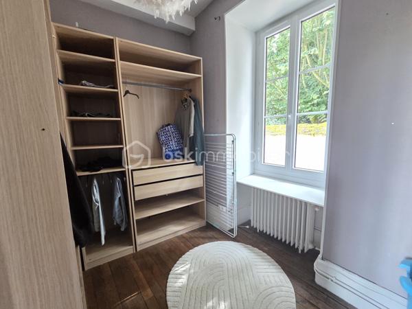Magnifique appartement T3 de 101m² avec place de parking privative et cave en hypercentre ville de Nevers.

Situé dans une petite copropriété, au rez-de-jardin d'un immeuble sans ascenseur, dans un quartier très prisé de Nevers, en hyper centre ville, proche des écoles, commerces et commodités, nous vous présentons ce magnifique appartement de type T3 d'une surface Loi Carrez de 101m², proposant 3 pièces, comprenant une grande pièce de vie de 47m², composée d'un salon, d'un séjour,, d'une cuisine ouverte, aménagée et équipée, mais aussi d'une salle d'eau, d'un wc indépendant, de 2 chambres,, d'un dressing équipée et indépendant, d'un balcon, d'une terrasse ainsi qu'une grande cave voutée en pierres apparentes d'une surface de près de 90m².
Cet appartement propose une entrée sur une grande pièce de vie de près de 47m², pièce de vie composée d'un espace de cuisine ouverte aménagée et équipée, d'un espace salon et d'un espace séjour, pièce qui propose le charme des pierres apparentes et du parquet chêne authentique.
De la pièce de vie, un dégagement de couloir dessert un wc indépendant et une salle d'eau. 
A gauche de l'entrée, un autre dégagement de couloir dessert 2 chambres de 16m² et 18m², cette dernière disposant d'un placard penderie ainsi qu'un grand dressing indépendant et aménagée (mobiliers).
Cet appartement propose également une grande cave de près de 90m²en pierres apparentes dont une partie sert de chaufferie buanderie .

Tous les sols de cet appartement sont en parquet chêne authentique (entrée, dégagement , pièce de vie, dégagement, chambres et dressing), en parquet stratifié (dégagement et wc) ou en carrelage (salle d'eau), il dispose d'une isolation double vitrage Bois (huisseries) ou Alu (porte d'entrée et porte fenêtre), de volets bois standards ou volets persiennes bois, d'un chauffage de type gaz de ville avec une chaudière récente(2016) , ainsi qu"un ballon production d'eau chaude très récent (2026).
Aucune charge de copropriété car cet appartement fait partie d'un syndic bénévole.
Côté internet, il dispose de la fibre internet.
Côté pratique, il propose un grand balcon d'accueil de 8m², et un espace terrasse extérieure, ainsi qu'une place de parking privative.

Photos supplémentaires disponibles sur BSK IMMOBILIER > Nos conseillers > Olivier FRESLON.
Pour tout renseignement complémentaire ou pour une visite, contactez moi au 07.62.78.13.13

Les plus de cet appartement : Le quartier en hyper centre ville proches de toutes les commodités, l'environnement très calme, le syndic bénévole, son agencement intérieur et sa rénovation, son charme et son cachet,  avec sa grande pièce de vie  grand salon séjour, sa cuisine aménagée et équipée, son espace terrasse extérieure, ainsi que sa place de parking privative.sa cave.

Idéal pour un premier achat vous serez séduits par les atouts de ce bel appartement, c'est un vrai coup de coeur !!