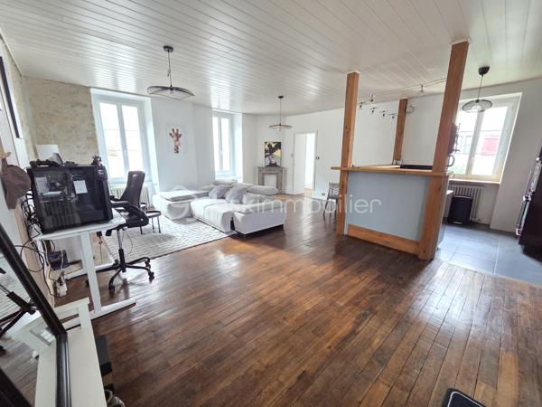Magnifique appartement T3 de 101m² avec place de parking privative et cave en hypercentre ville de Nevers.

Situé dans une petite copropriété, au rez-de-jardin d'un immeuble sans ascenseur, dans un quartier très prisé de Nevers, en hyper centre ville, proche des écoles, commerces et commodités, nous vous présentons ce magnifique appartement de type T3 d'une surface Loi Carrez de 101m², proposant 3 pièces, comprenant une grande pièce de vie de 47m², composée d'un salon, d'un séjour,, d'une cuisine ouverte, aménagée et équipée, mais aussi d'une salle d'eau, d'un wc indépendant, de 2 chambres,, d'un dressing équipée et indépendant, d'un balcon, d'une terrasse ainsi qu'une grande cave voutée en pierres apparentes d'une surface de près de 90m².
Cet appartement propose une entrée sur une grande pièce de vie de près de 47m², pièce de vie composée d'un espace de cuisine ouverte aménagée et équipée, d'un espace salon et d'un espace séjour, pièce qui propose le charme des pierres apparentes et du parquet chêne authentique.
De la pièce de vie, un dégagement de couloir dessert un wc indépendant et une salle d'eau. 
A gauche de l'entrée, un autre dégagement de couloir dessert 2 chambres de 16m² et 18m², cette dernière disposant d'un placard penderie ainsi qu'un grand dressing indépendant et aménagée (mobiliers).
Cet appartement propose également une grande cave de près de 90m²en pierres apparentes dont une partie sert de chaufferie buanderie .

Tous les sols de cet appartement sont en parquet chêne authentique (entrée, dégagement , pièce de vie, dégagement, chambres et dressing), en parquet stratifié (dégagement et wc) ou en carrelage (salle d'eau), il dispose d'une isolation double vitrage Bois (huisseries) ou Alu (porte d'entrée et porte fenêtre), de volets bois standards ou volets persiennes bois, d'un chauffage de type gaz de ville avec une chaudière récente(2016) , ainsi qu"un ballon production d'eau chaude très récent (2026).
Aucune charge de copropriété car cet appartement fait partie d'un syndic bénévole.
Côté internet, il dispose de la fibre internet.
Côté pratique, il propose un grand balcon d'accueil de 8m², et un espace terrasse extérieure, ainsi qu'une place de parking privative.

Photos supplémentaires disponibles sur BSK IMMOBILIER > Nos conseillers > Olivier FRESLON.
Pour tout renseignement complémentaire ou pour une visite, contactez moi au 07.62.78.13.13

Les plus de cet appartement : Le quartier en hyper centre ville proches de toutes les commodités, l'environnement très calme, le syndic bénévole, son agencement intérieur et sa rénovation, son charme et son cachet,  avec sa grande pièce de vie  grand salon séjour, sa cuisine aménagée et équipée, son espace terrasse extérieure, ainsi que sa place de parking privative.sa cave.

Idéal pour un premier achat vous serez séduits par les atouts de ce bel appartement, c'est un vrai coup de coeur !!