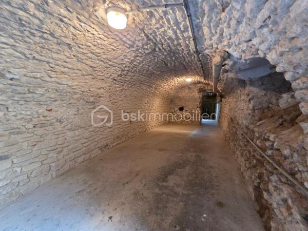 Magnifique appartement T3 de 101m² avec place de parking privative et cave en hypercentre ville de Nevers.

Situé dans une petite copropriété, au rez-de-jardin d'un immeuble sans ascenseur, dans un quartier très prisé de Nevers, en hyper centre ville, proche des écoles, commerces et commodités, nous vous présentons ce magnifique appartement de type T3 d'une surface Loi Carrez de 101m², proposant 3 pièces, comprenant une grande pièce de vie de 47m², composée d'un salon, d'un séjour,, d'une cuisine ouverte, aménagée et équipée, mais aussi d'une salle d'eau, d'un wc indépendant, de 2 chambres,, d'un dressing équipée et indépendant, d'un balcon, d'une terrasse ainsi qu'une grande cave voutée en pierres apparentes d'une surface de près de 90m².
Cet appartement propose une entrée sur une grande pièce de vie de près de 47m², pièce de vie composée d'un espace de cuisine ouverte aménagée et équipée, d'un espace salon et d'un espace séjour, pièce qui propose le charme des pierres apparentes et du parquet chêne authentique.
De la pièce de vie, un dégagement de couloir dessert un wc indépendant et une salle d'eau. 
A gauche de l'entrée, un autre dégagement de couloir dessert 2 chambres de 16m² et 18m², cette dernière disposant d'un placard penderie ainsi qu'un grand dressing indépendant et aménagée (mobiliers).
Cet appartement propose également une grande cave de près de 90m²en pierres apparentes dont une partie sert de chaufferie buanderie .

Tous les sols de cet appartement sont en parquet chêne authentique (entrée, dégagement , pièce de vie, dégagement, chambres et dressing), en parquet stratifié (dégagement et wc) ou en carrelage (salle d'eau), il dispose d'une isolation double vitrage Bois (huisseries) ou Alu (porte d'entrée et porte fenêtre), de volets bois standards ou volets persiennes bois, d'un chauffage de type gaz de ville avec une chaudière récente(2016) , ainsi qu"un ballon production d'eau chaude très récent (2026).
Aucune charge de copropriété car cet appartement fait partie d'un syndic bénévole.
Côté internet, il dispose de la fibre internet.
Côté pratique, il propose un grand balcon d'accueil de 8m², et un espace terrasse extérieure, ainsi qu'une place de parking privative.

Photos supplémentaires disponibles sur BSK IMMOBILIER > Nos conseillers > Olivier FRESLON.
Pour tout renseignement complémentaire ou pour une visite, contactez moi au 07.62.78.13.13

Les plus de cet appartement : Le quartier en hyper centre ville proches de toutes les commodités, l'environnement très calme, le syndic bénévole, son agencement intérieur et sa rénovation, son charme et son cachet,  avec sa grande pièce de vie  grand salon séjour, sa cuisine aménagée et équipée, son espace terrasse extérieure, ainsi que sa place de parking privative.sa cave.

Idéal pour un premier achat vous serez séduits par les atouts de ce bel appartement, c'est un vrai coup de coeur !!