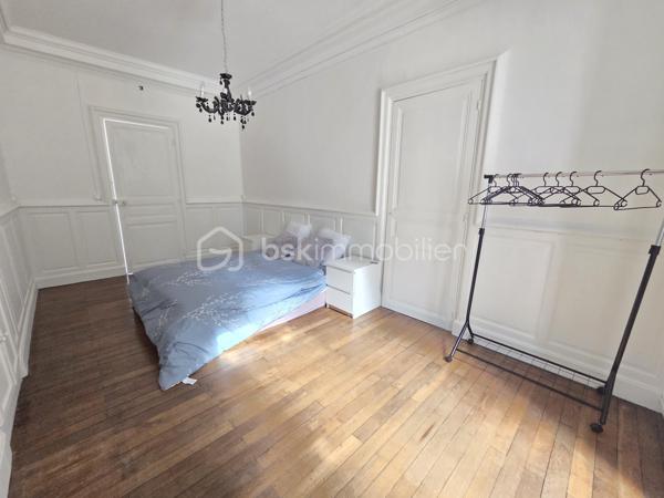 Magnifique appartement T3 de 101m² avec place de parking privative et cave en hypercentre ville de Nevers.

Situé dans une petite copropriété, au rez-de-jardin d'un immeuble sans ascenseur, dans un quartier très prisé de Nevers, en hyper centre ville, proche des écoles, commerces et commodités, nous vous présentons ce magnifique appartement de type T3 d'une surface Loi Carrez de 101m², proposant 3 pièces, comprenant une grande pièce de vie de 47m², composée d'un salon, d'un séjour,, d'une cuisine ouverte, aménagée et équipée, mais aussi d'une salle d'eau, d'un wc indépendant, de 2 chambres,, d'un dressing équipée et indépendant, d'un balcon, d'une terrasse ainsi qu'une grande cave voutée en pierres apparentes d'une surface de près de 90m².
Cet appartement propose une entrée sur une grande pièce de vie de près de 47m², pièce de vie composée d'un espace de cuisine ouverte aménagée et équipée, d'un espace salon et d'un espace séjour, pièce qui propose le charme des pierres apparentes et du parquet chêne authentique.
De la pièce de vie, un dégagement de couloir dessert un wc indépendant et une salle d'eau. 
A gauche de l'entrée, un autre dégagement de couloir dessert 2 chambres de 16m² et 18m², cette dernière disposant d'un placard penderie ainsi qu'un grand dressing indépendant et aménagée (mobiliers).
Cet appartement propose également une grande cave de près de 90m²en pierres apparentes dont une partie sert de chaufferie buanderie .

Tous les sols de cet appartement sont en parquet chêne authentique (entrée, dégagement , pièce de vie, dégagement, chambres et dressing), en parquet stratifié (dégagement et wc) ou en carrelage (salle d'eau), il dispose d'une isolation double vitrage Bois (huisseries) ou Alu (porte d'entrée et porte fenêtre), de volets bois standards ou volets persiennes bois, d'un chauffage de type gaz de ville avec une chaudière récente(2016) , ainsi qu"un ballon production d'eau chaude très récent (2026).
Aucune charge de copropriété car cet appartement fait partie d'un syndic bénévole.
Côté internet, il dispose de la fibre internet.
Côté pratique, il propose un grand balcon d'accueil de 8m², et un espace terrasse extérieure, ainsi qu'une place de parking privative.

Photos supplémentaires disponibles sur BSK IMMOBILIER > Nos conseillers > Olivier FRESLON.
Pour tout renseignement complémentaire ou pour une visite, contactez moi au 07.62.78.13.13

Les plus de cet appartement : Le quartier en hyper centre ville proches de toutes les commodités, l'environnement très calme, le syndic bénévole, son agencement intérieur et sa rénovation, son charme et son cachet,  avec sa grande pièce de vie  grand salon séjour, sa cuisine aménagée et équipée, son espace terrasse extérieure, ainsi que sa place de parking privative.sa cave.

Idéal pour un premier achat vous serez séduits par les atouts de ce bel appartement, c'est un vrai coup de coeur !!
