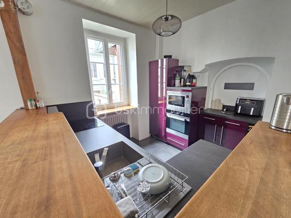 Magnifique appartement T3 de 101m² avec place de parking privative et cave en hypercentre ville de Nevers.

Situé dans une petite copropriété, au rez-de-jardin d'un immeuble sans ascenseur, dans un quartier très prisé de Nevers, en hyper centre ville, proche des écoles, commerces et commodités, nous vous présentons ce magnifique appartement de type T3 d'une surface Loi Carrez de 101m², proposant 3 pièces, comprenant une grande pièce de vie de 47m², composée d'un salon, d'un séjour,, d'une cuisine ouverte, aménagée et équipée, mais aussi d'une salle d'eau, d'un wc indépendant, de 2 chambres,, d'un dressing équipée et indépendant, d'un balcon, d'une terrasse ainsi qu'une grande cave voutée en pierres apparentes d'une surface de près de 90m².
Cet appartement propose une entrée sur une grande pièce de vie de près de 47m², pièce de vie composée d'un espace de cuisine ouverte aménagée et équipée, d'un espace salon et d'un espace séjour, pièce qui propose le charme des pierres apparentes et du parquet chêne authentique.
De la pièce de vie, un dégagement de couloir dessert un wc indépendant et une salle d'eau. 
A gauche de l'entrée, un autre dégagement de couloir dessert 2 chambres de 16m² et 18m², cette dernière disposant d'un placard penderie ainsi qu'un grand dressing indépendant et aménagée (mobiliers).
Cet appartement propose également une grande cave de près de 90m²en pierres apparentes dont une partie sert de chaufferie buanderie .

Tous les sols de cet appartement sont en parquet chêne authentique (entrée, dégagement , pièce de vie, dégagement, chambres et dressing), en parquet stratifié (dégagement et wc) ou en carrelage (salle d'eau), il dispose d'une isolation double vitrage Bois (huisseries) ou Alu (porte d'entrée et porte fenêtre), de volets bois standards ou volets persiennes bois, d'un chauffage de type gaz de ville avec une chaudière récente(2016) , ainsi qu"un ballon production d'eau chaude très récent (2026).
Aucune charge de copropriété car cet appartement fait partie d'un syndic bénévole.
Côté internet, il dispose de la fibre internet.
Côté pratique, il propose un grand balcon d'accueil de 8m², et un espace terrasse extérieure, ainsi qu'une place de parking privative.

Photos supplémentaires disponibles sur BSK IMMOBILIER > Nos conseillers > Olivier FRESLON.
Pour tout renseignement complémentaire ou pour une visite, contactez moi au 07.62.78.13.13

Les plus de cet appartement : Le quartier en hyper centre ville proches de toutes les commodités, l'environnement très calme, le syndic bénévole, son agencement intérieur et sa rénovation, son charme et son cachet,  avec sa grande pièce de vie  grand salon séjour, sa cuisine aménagée et équipée, son espace terrasse extérieure, ainsi que sa place de parking privative.sa cave.

Idéal pour un premier achat vous serez séduits par les atouts de ce bel appartement, c'est un vrai coup de coeur !!
