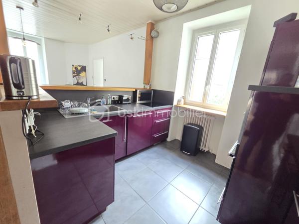 Magnifique appartement T3 de 101m² avec place de parking privative et cave en hypercentre ville de Nevers.

Situé dans une petite copropriété, au rez-de-jardin d'un immeuble sans ascenseur, dans un quartier très prisé de Nevers, en hyper centre ville, proche des écoles, commerces et commodités, nous vous présentons ce magnifique appartement de type T3 d'une surface Loi Carrez de 101m², proposant 3 pièces, comprenant une grande pièce de vie de 47m², composée d'un salon, d'un séjour,, d'une cuisine ouverte, aménagée et équipée, mais aussi d'une salle d'eau, d'un wc indépendant, de 2 chambres,, d'un dressing équipée et indépendant, d'un balcon, d'une terrasse ainsi qu'une grande cave voutée en pierres apparentes d'une surface de près de 90m².
Cet appartement propose une entrée sur une grande pièce de vie de près de 47m², pièce de vie composée d'un espace de cuisine ouverte aménagée et équipée, d'un espace salon et d'un espace séjour, pièce qui propose le charme des pierres apparentes et du parquet chêne authentique.
De la pièce de vie, un dégagement de couloir dessert un wc indépendant et une salle d'eau. 
A gauche de l'entrée, un autre dégagement de couloir dessert 2 chambres de 16m² et 18m², cette dernière disposant d'un placard penderie ainsi qu'un grand dressing indépendant et aménagée (mobiliers).
Cet appartement propose également une grande cave de près de 90m²en pierres apparentes dont une partie sert de chaufferie buanderie .

Tous les sols de cet appartement sont en parquet chêne authentique (entrée, dégagement , pièce de vie, dégagement, chambres et dressing), en parquet stratifié (dégagement et wc) ou en carrelage (salle d'eau), il dispose d'une isolation double vitrage Bois (huisseries) ou Alu (porte d'entrée et porte fenêtre), de volets bois standards ou volets persiennes bois, d'un chauffage de type gaz de ville avec une chaudière récente(2016) , ainsi qu"un ballon production d'eau chaude très récent (2026).
Aucune charge de copropriété car cet appartement fait partie d'un syndic bénévole.
Côté internet, il dispose de la fibre internet.
Côté pratique, il propose un grand balcon d'accueil de 8m², et un espace terrasse extérieure, ainsi qu'une place de parking privative.

Photos supplémentaires disponibles sur BSK IMMOBILIER > Nos conseillers > Olivier FRESLON.
Pour tout renseignement complémentaire ou pour une visite, contactez moi au 07.62.78.13.13

Les plus de cet appartement : Le quartier en hyper centre ville proches de toutes les commodités, l'environnement très calme, le syndic bénévole, son agencement intérieur et sa rénovation, son charme et son cachet,  avec sa grande pièce de vie  grand salon séjour, sa cuisine aménagée et équipée, son espace terrasse extérieure, ainsi que sa place de parking privative.sa cave.

Idéal pour un premier achat vous serez séduits par les atouts de ce bel appartement, c'est un vrai coup de coeur !!