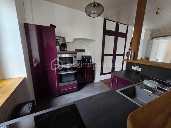 Magnifique appartement T3 de 101m² avec place de parking privative et cave en hypercentre ville de Nevers.

Situé dans une petite copropriété, au rez-de-jardin d'un immeuble sans ascenseur, dans un quartier très prisé de Nevers, en hyper centre ville, proche des écoles, commerces et commodités, nous vous présentons ce magnifique appartement de type T3 d'une surface Loi Carrez de 101m², proposant 3 pièces, comprenant une grande pièce de vie de 47m², composée d'un salon, d'un séjour,, d'une cuisine ouverte, aménagée et équipée, mais aussi d'une salle d'eau, d'un wc indépendant, de 2 chambres,, d'un dressing équipée et indépendant, d'un balcon, d'une terrasse ainsi qu'une grande cave voutée en pierres apparentes d'une surface de près de 90m².
Cet appartement propose une entrée sur une grande pièce de vie de près de 47m², pièce de vie composée d'un espace de cuisine ouverte aménagée et équipée, d'un espace salon et d'un espace séjour, pièce qui propose le charme des pierres apparentes et du parquet chêne authentique.
De la pièce de vie, un dégagement de couloir dessert un wc indépendant et une salle d'eau. 
A gauche de l'entrée, un autre dégagement de couloir dessert 2 chambres de 16m² et 18m², cette dernière disposant d'un placard penderie ainsi qu'un grand dressing indépendant et aménagée (mobiliers).
Cet appartement propose également une grande cave de près de 90m²en pierres apparentes dont une partie sert de chaufferie buanderie .

Tous les sols de cet appartement sont en parquet chêne authentique (entrée, dégagement , pièce de vie, dégagement, chambres et dressing), en parquet stratifié (dégagement et wc) ou en carrelage (salle d'eau), il dispose d'une isolation double vitrage Bois (huisseries) ou Alu (porte d'entrée et porte fenêtre), de volets bois standards ou volets persiennes bois, d'un chauffage de type gaz de ville avec une chaudière récente(2016) , ainsi qu"un ballon production d'eau chaude très récent (2026).
Aucune charge de copropriété car cet appartement fait partie d'un syndic bénévole.
Côté internet, il dispose de la fibre internet.
Côté pratique, il propose un grand balcon d'accueil de 8m², et un espace terrasse extérieure, ainsi qu'une place de parking privative.

Photos supplémentaires disponibles sur BSK IMMOBILIER > Nos conseillers > Olivier FRESLON.
Pour tout renseignement complémentaire ou pour une visite, contactez moi au 07.62.78.13.13

Les plus de cet appartement : Le quartier en hyper centre ville proches de toutes les commodités, l'environnement très calme, le syndic bénévole, son agencement intérieur et sa rénovation, son charme et son cachet,  avec sa grande pièce de vie  grand salon séjour, sa cuisine aménagée et équipée, son espace terrasse extérieure, ainsi que sa place de parking privative.sa cave.

Idéal pour un premier achat vous serez séduits par les atouts de ce bel appartement, c'est un vrai coup de coeur !!