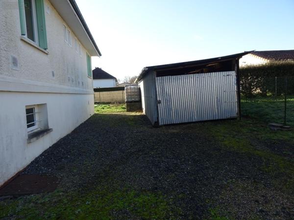 Maison individuelle à vendre à Fleuré dans la Vienne (86340), ref : 2542