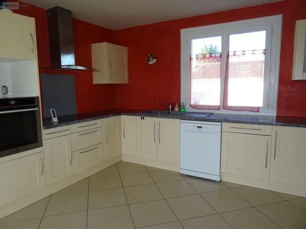 Maison individuelle à vendre à Fleuré dans la Vienne (86340), ref : 2542