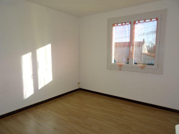 Maison individuelle à vendre à Fleuré dans la Vienne (86340), ref : 2542