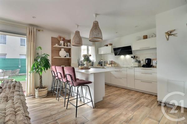 Appartement T3 à vendre  3 pièces - 65,79 m2 ST RAPHAEL - 83