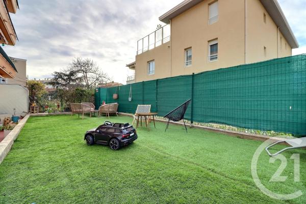 Appartement T3 à vendre  3 pièces - 65,79 m2 ST RAPHAEL - 83